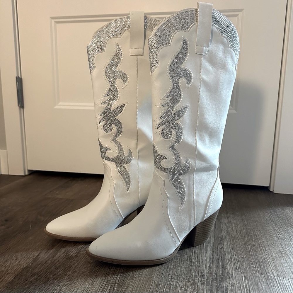 Embroidered Rhinestone Western Boots